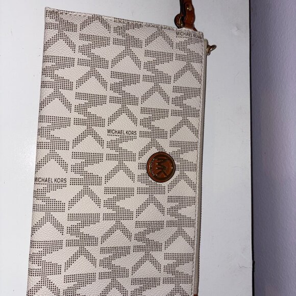 Michael Kors Wrist Purse - Picture 1 of 2